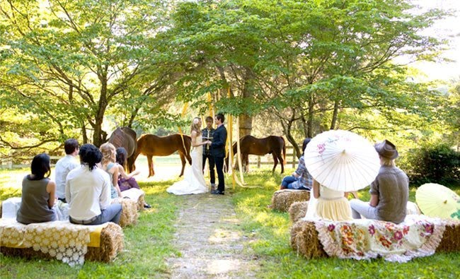 wiejskie rustykalne wesele w plenerze na wsi